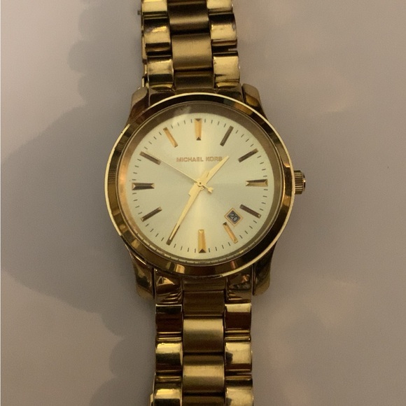 Michael Kors Jet Set Watch - Picture 3 of 4